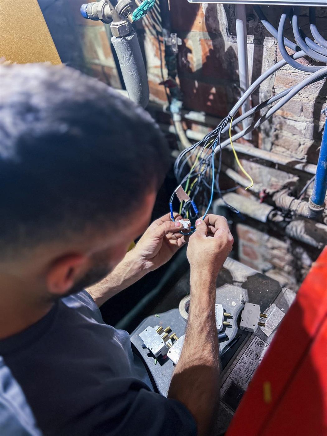 Technibo, your English-speaking plumber in Leuven, at work